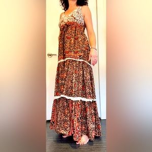 Maxi floral dress with embroidered top